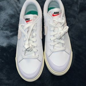 New without tags Nike Women's Court Legacy Lift Platform white/green
